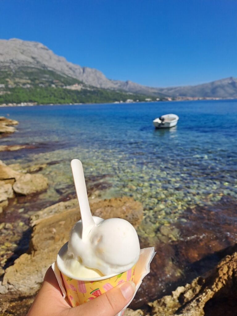Gelato with a sea view from aRoma!