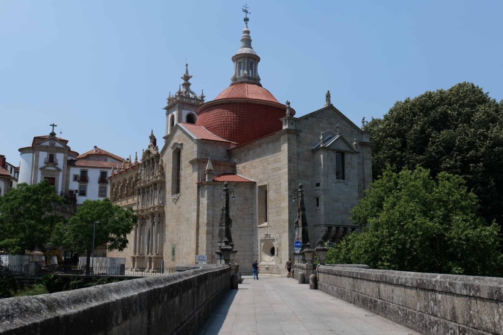 São Gonçalo Church and bridge