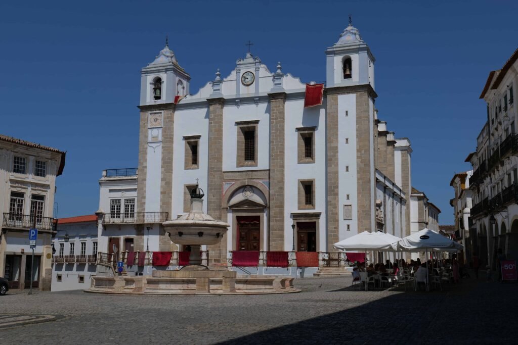 There are so many beautiful churches in Evora!