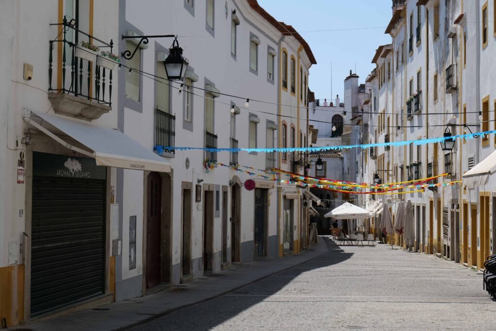 Walking the old, whitewashed streets of Evora