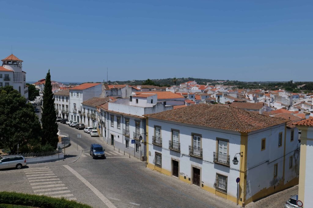 Whitewashed buildings and lovely countryside views in Evora!