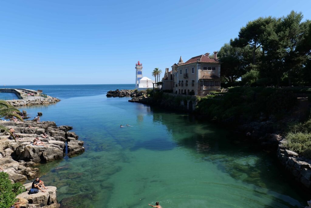 There are beautiful swimming spots everywhere in Cascais!