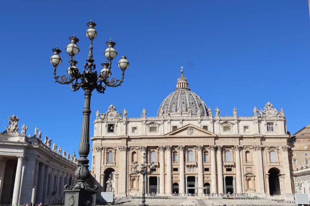 Taking a guided tour, for example around the Vatican, is one of the best ways to experience Rome!