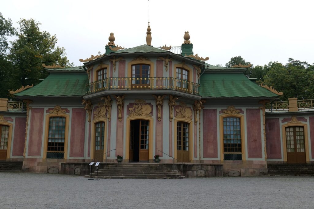 The colourful façade of the Chinese Pavilion!