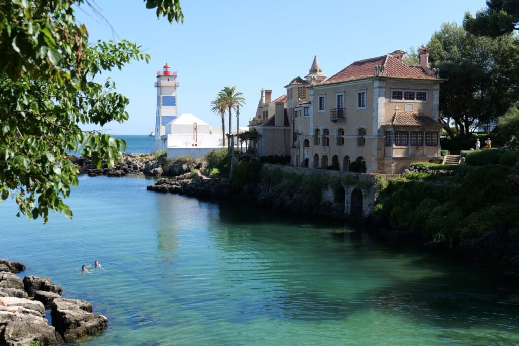 The coastline of Cascais is so stunning and perfect for swimming!