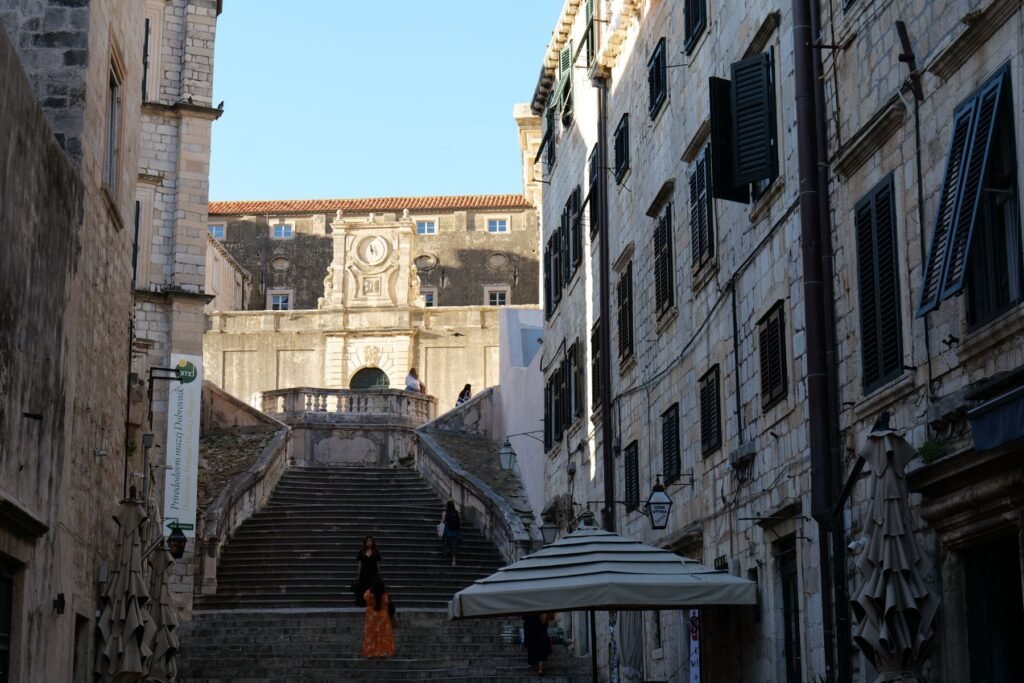Even early in the morning, the Jesuit Steps are still not empty - but it's better!