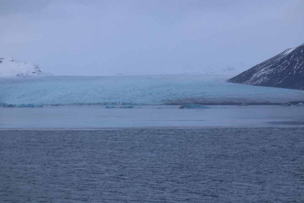 Admiring the mighty Jökulsárlón Glacier Lagoon on Iceland's South Coast in winter!