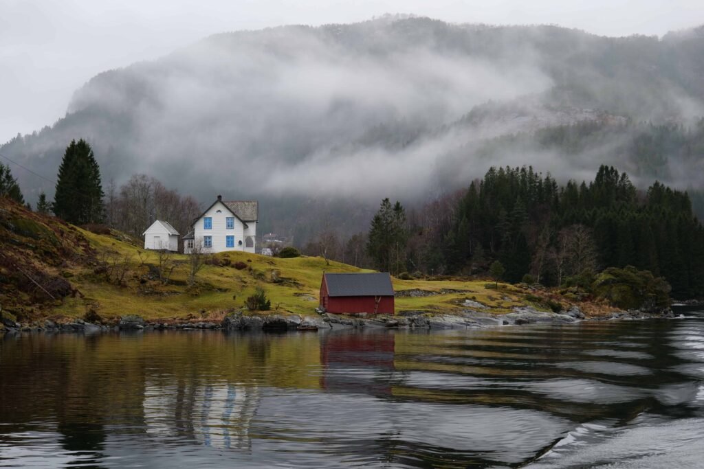 Mist over the mountains in the heart of the fjord!