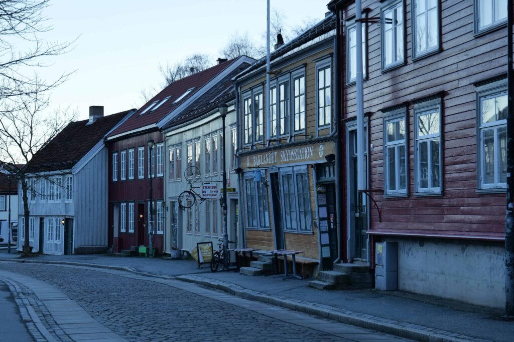Exploring the quiet, quaint Bakklandet neighbourhood in the early morning