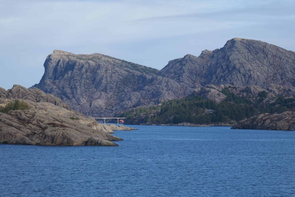 Spectacular natural landscapes in Norway! (The Stone Strait near Bergen)