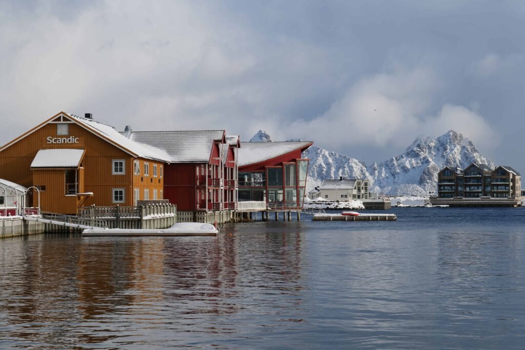 Walking along Svolvaer's colourful harbour!