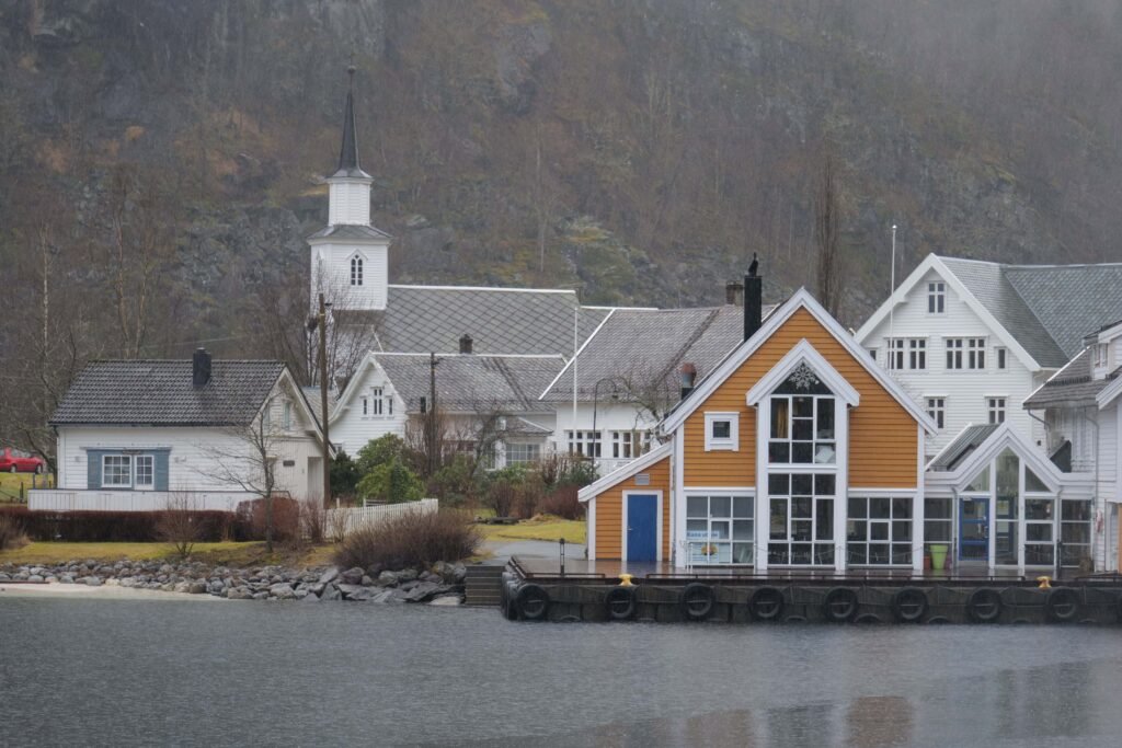 The tiny village of Mo, at the end of Mostraumen Fjord