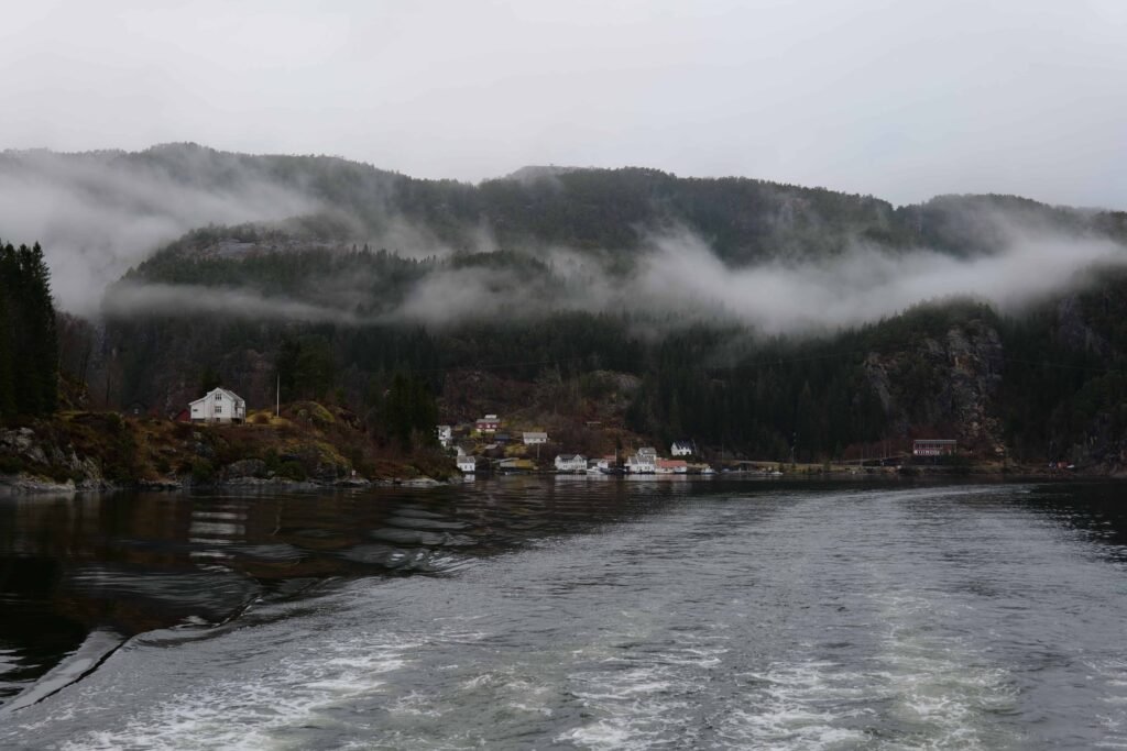 Slow sailing along the fjord!