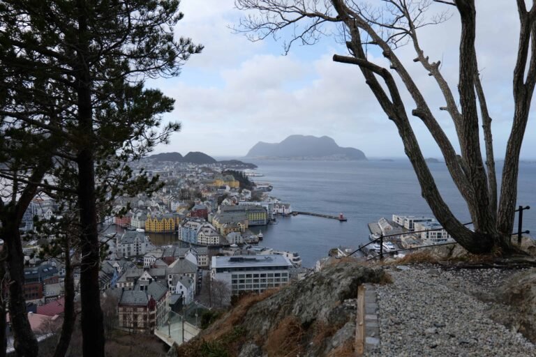 Mount Aksla Hike: How to Find the Best Ålesund Viewpoint