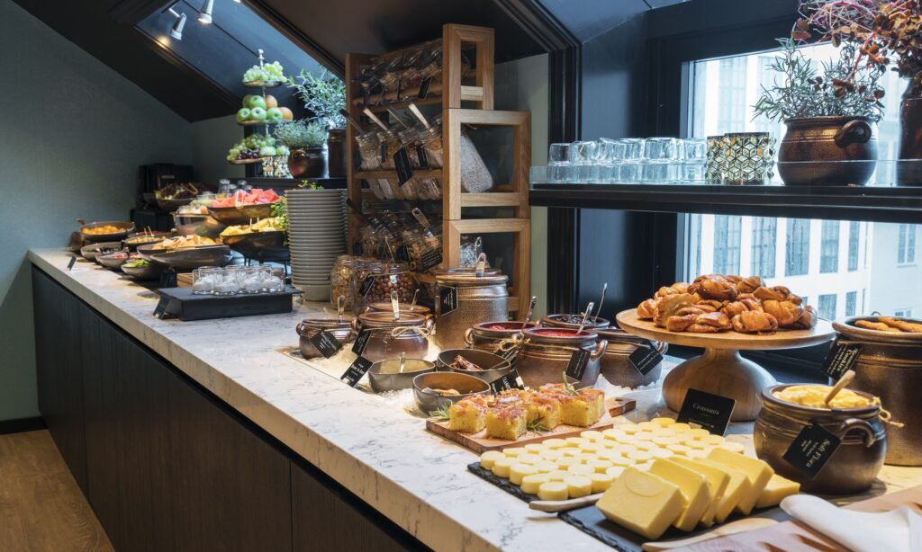 The famous breakfast buffet at Thon Hotel Bristol is a standout feature! (Photo: Expedia)