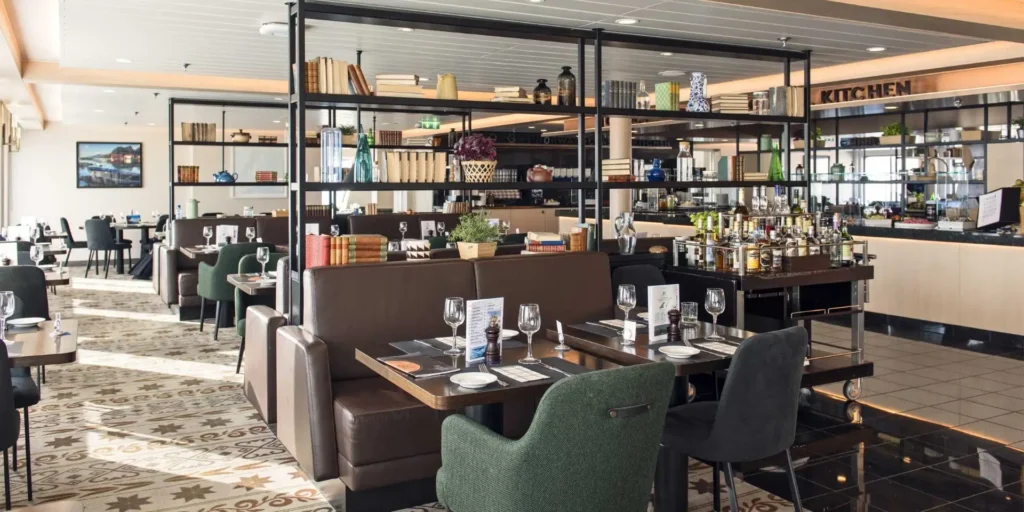 Hurtigruten's Torget Restaurant | Photo © Hurtigruten