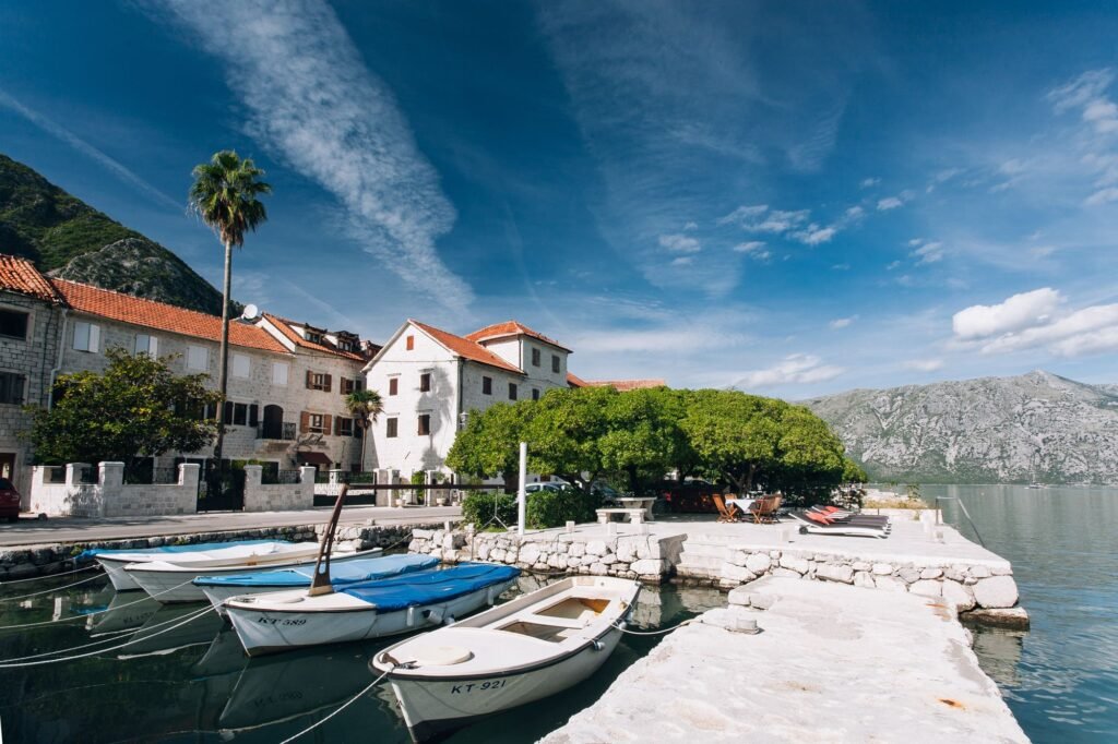 The truly spectacular Galathea Hotel with its own private beach and sun loungers! (Photo: Expedia)