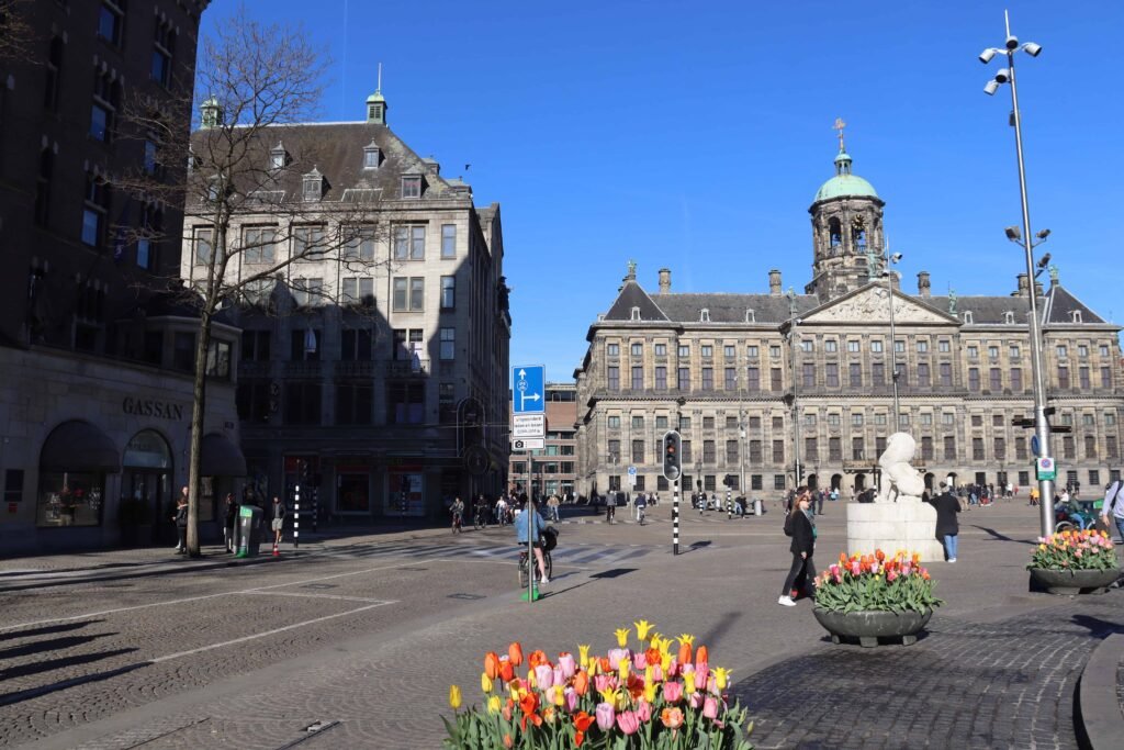 A sunny Dam Square