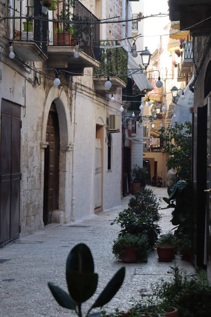 The prettiest old streets in Bari Vecchia!